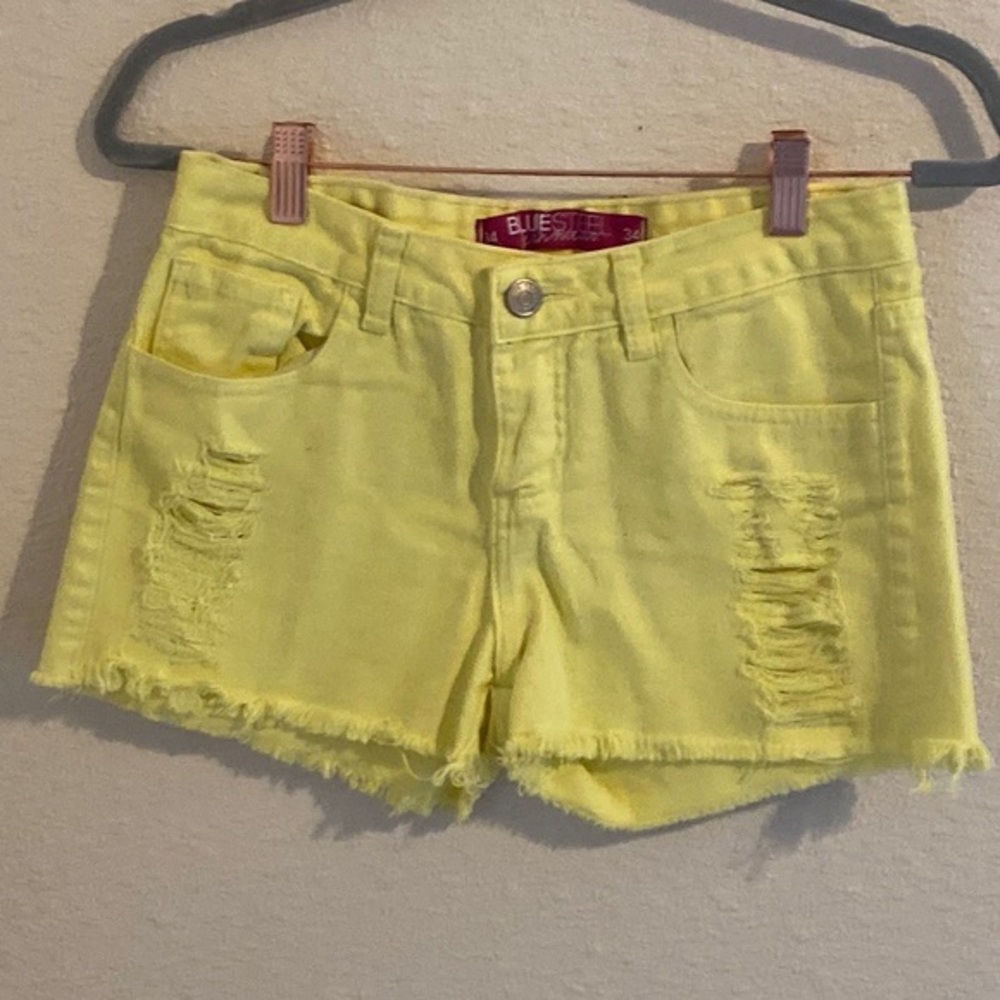 💜💜 Yellow Short Distressed Shorts Size 34 Ladies by BlueSteel Jeanswear